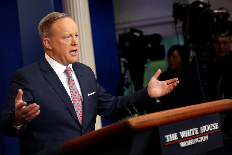 © Reuters. Spicer holds his first press briefing at the White House