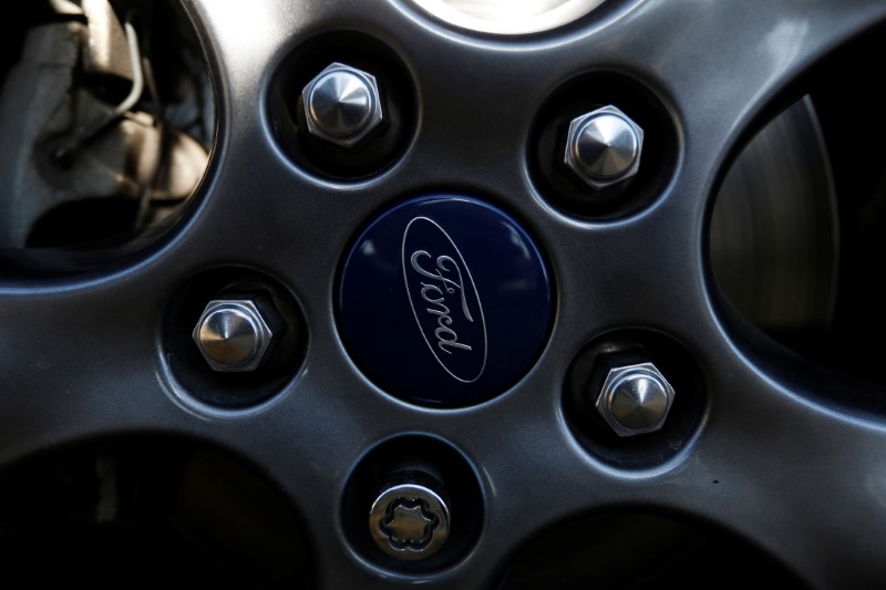 © Reuters. The Ford logo is seen in a rim of car in Cuautitlan Izcalli