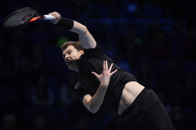 © Reuters. Great Britain's Jamie Murray in action during his doubles semi final match with Brazil's Bruno Soares against South Africa's Raven Klaasen and USA's Rajeev Ram