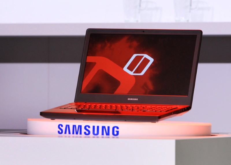 © Reuters. Ноутбук Samsung Notebook Odyssey на пресс-конференции Samsung Electronics на ярмарке в Лас-Вегасе