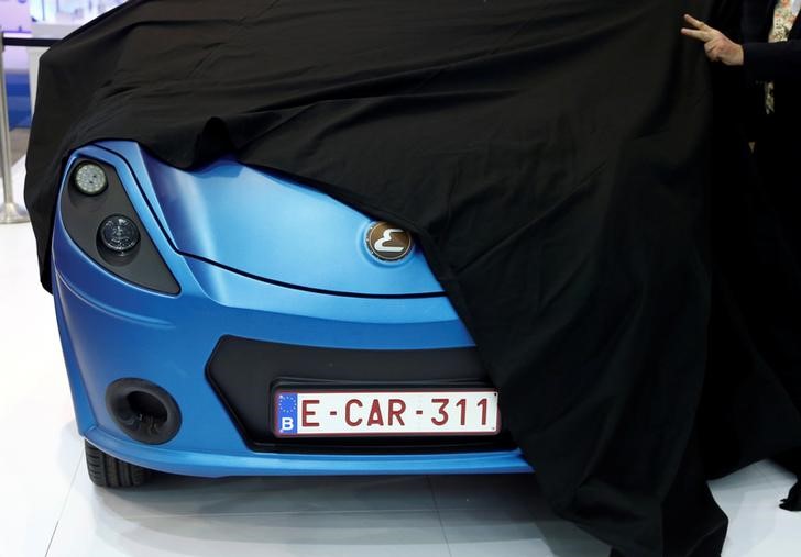 © Reuters. The electric ECAR car is unveiled at the European Motor Show in Brussels