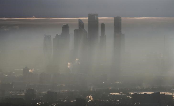 © Reuters. Skyscrapers of the Moscow International Business Centre, also known as "Moskva-City", are seen from Ostankino tower on a frosty winter day in Moscow