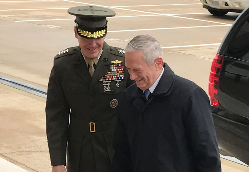 © Reuters. New U.S. Defense Secretary Mattis arrives for his first day of work at the Pentagon outside Washington