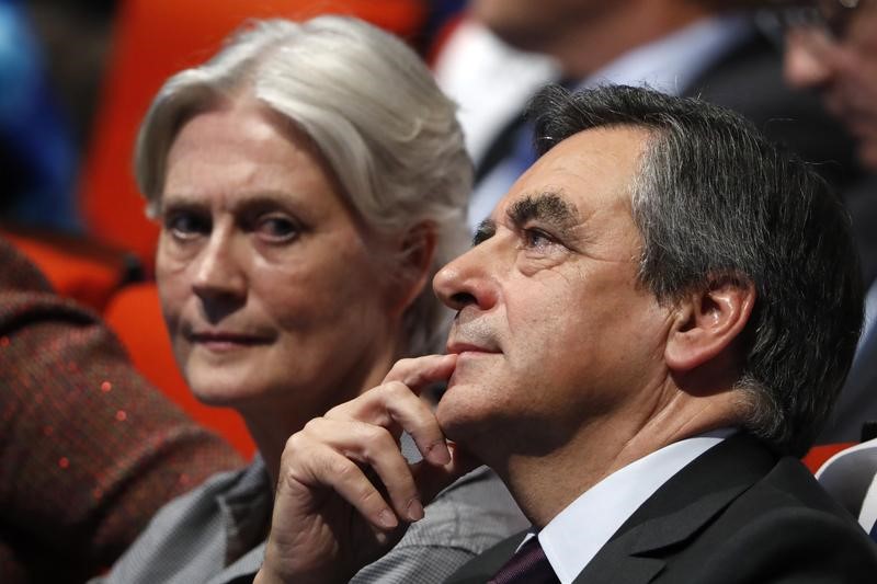 © Reuters. François Fillon e esposa, Pénélope Fillon, durante evento em Paris