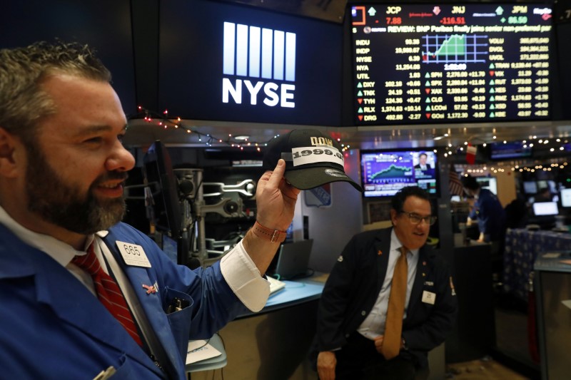 © Reuters. A trader laughs as he holds a hat at NYSE