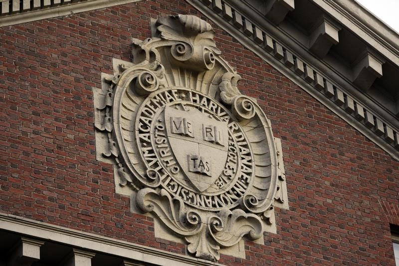 © Reuters. A seal hangs over a building at Harvard University in Cambridge