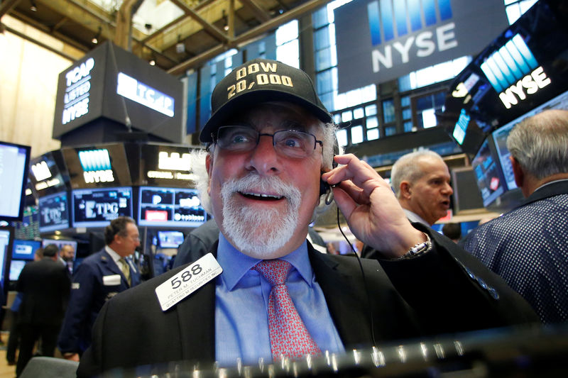 © Reuters. A trader works on the floor of the NYSE as the Dow Jones Industrial Average passes the 20,000 mark in New York