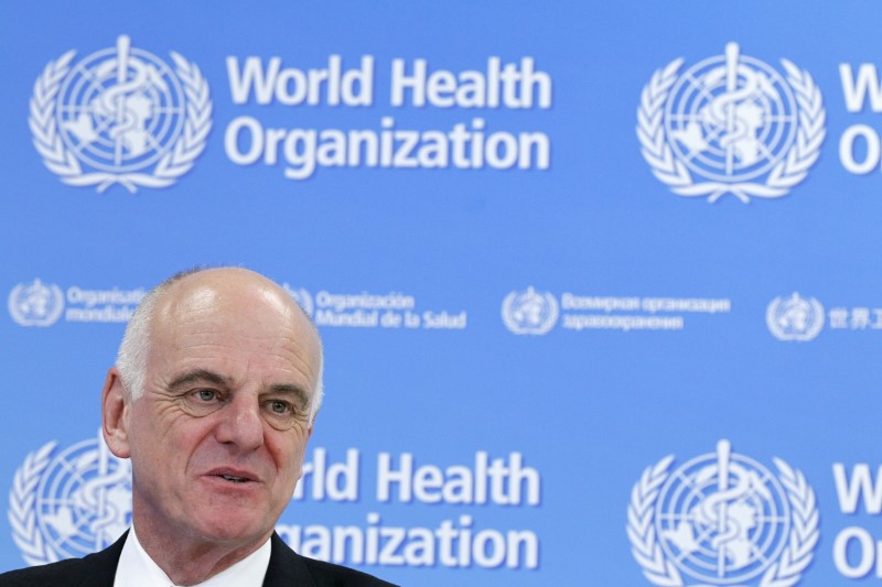 © Reuters. U.N. Secretary-General's Special Envoy for Ebola David Nabarro addresses the media on World Health Organization (WHO)'s health emergency preparedness and response capacities in Geneva