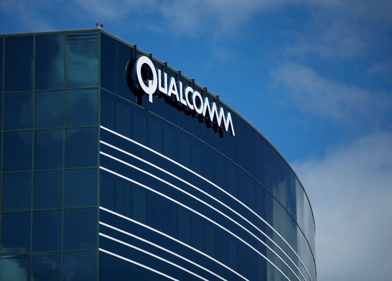 © Reuters. FILE PHOTO - A Qualcomm building in San Diego California