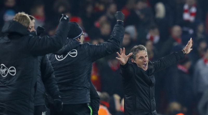 © Reuters. ساوثامبتون يفاجئ ليفربول ليبلغ نهائي كأس الرابطة الانجليزية