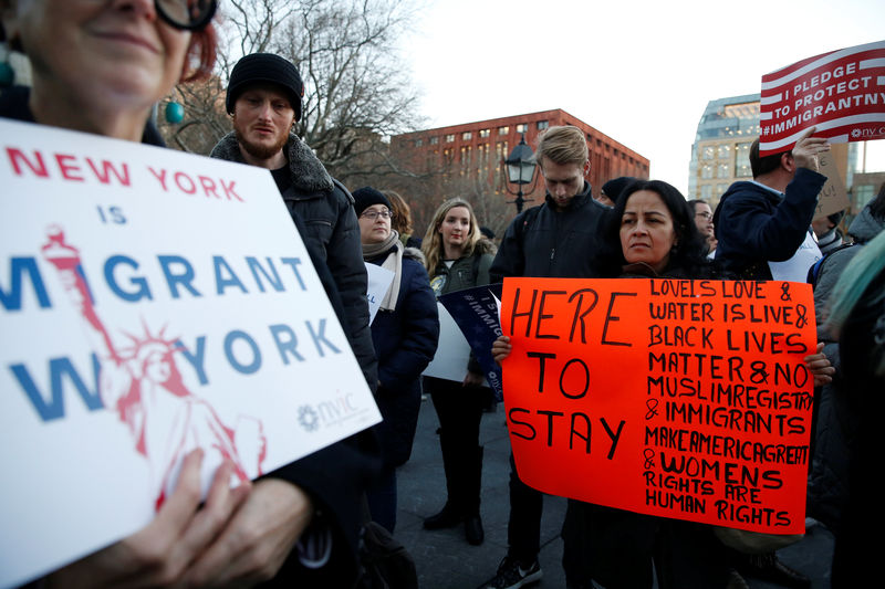 © Reuters. Demonstrators gather at Washington Square Park to protest against U.S. President Trump in New York