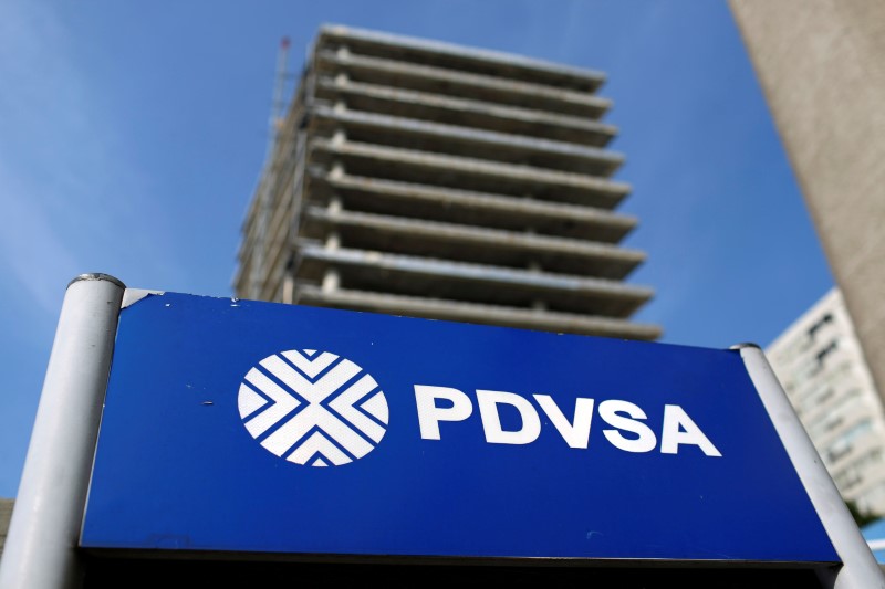 © Reuters. The logo of the Venezuelan state oil company PDVSA is seen in a gas station in Caracas