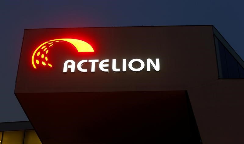 © Reuters. Логотип Actelion на здании штаб-квартиры компании в швейцарском городе Альшвиль