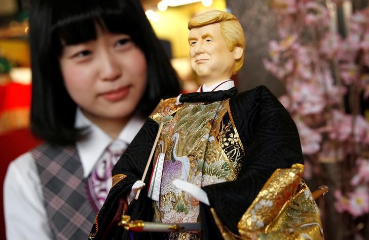 © Reuters. شركة للدمى اليابانية تطرح دمية ترامب يوم عيد الفتيات