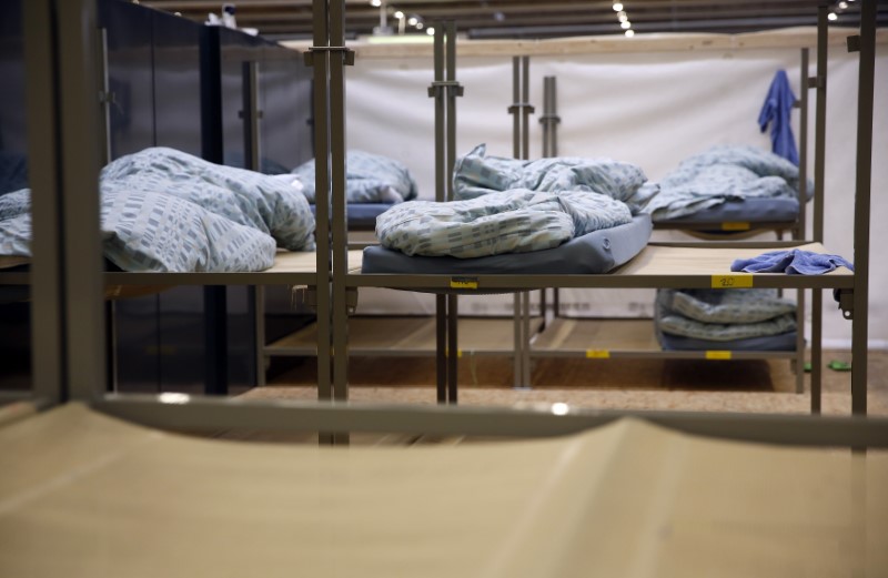 © Reuters. Bunk beds stand in a sleeping room in a Swiss Federal refugee center, set-up in a tank hall on the army base in Thun