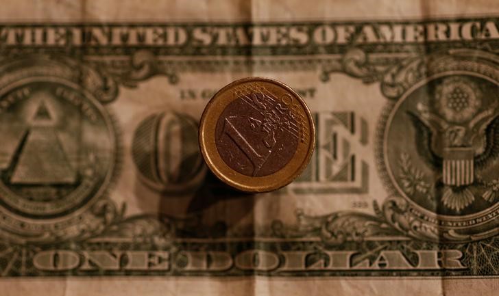 © Reuters. A one Euro coin and a one Dollar banknote are seen in a picture illustration.