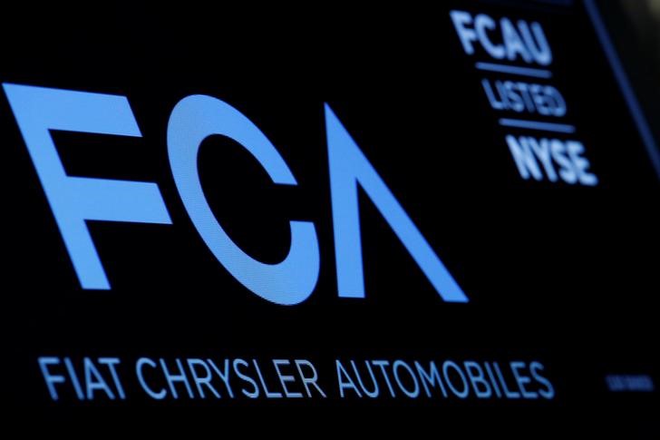 © Reuters. Fiat Chrysler vede debito netto 2017 inferiore a 2,5 miliardi, bene azioni