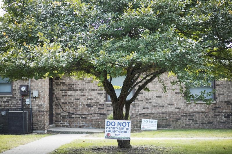 © Reuters. FILE PHOTO - Environmental Protection Agency signs are seen at the West Calumet Complex in East Chicago