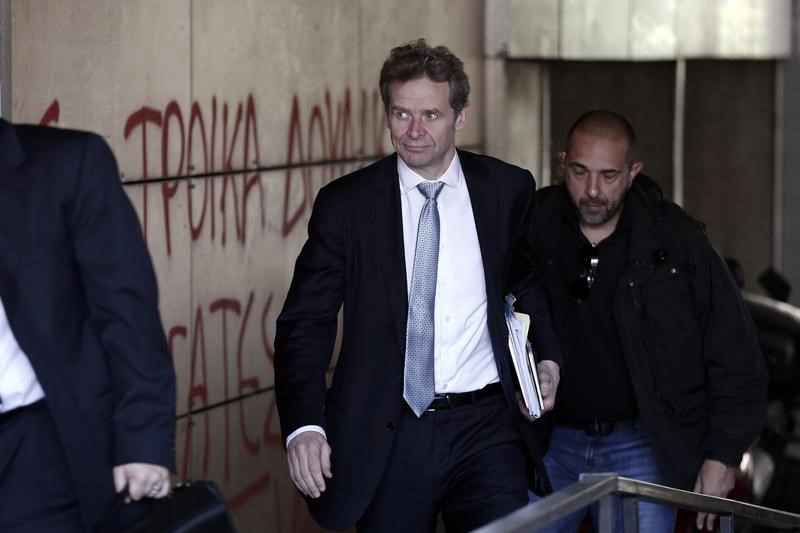 © Reuters. IMF Deputy Director and Mission Chief to Greece Thomsen arrives at the Finance Ministry in Athens