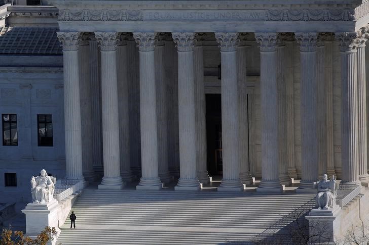 © Reuters. A general view of the U.S. Supreme Court building in Washington