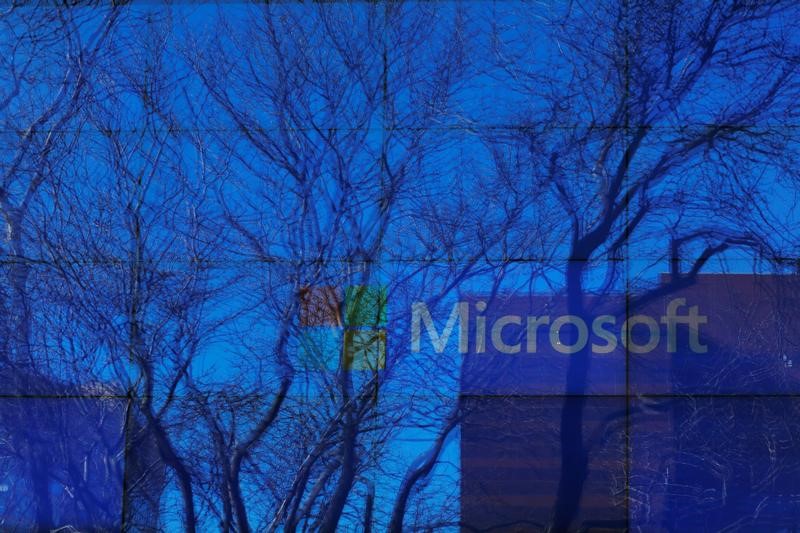 © Reuters. An advertisement is played on a set of large screens at the Microsoft office in Cambridge