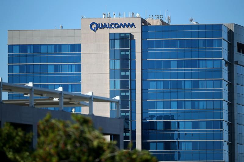 © Reuters. The Qualcomm logo is seen on one of its many buildings in San Diego, California