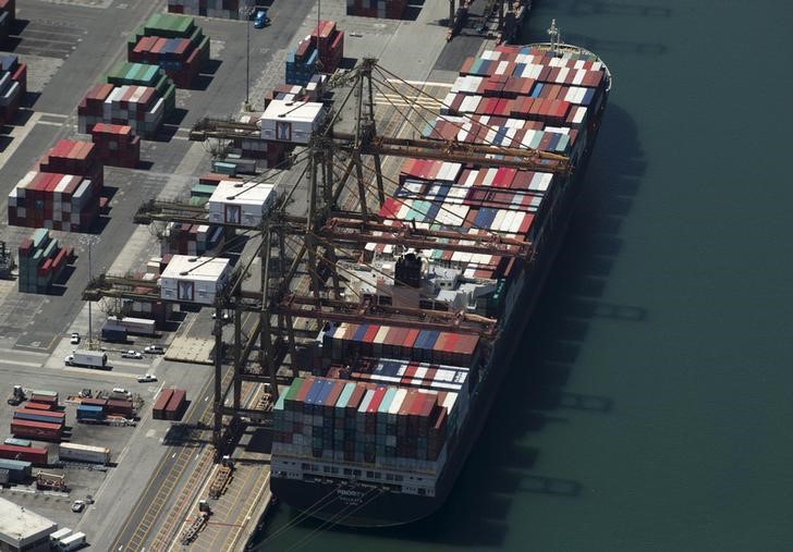 © Reuters. The Port of Long Beach is shown in this aerial photograph taken above Long Beach, California