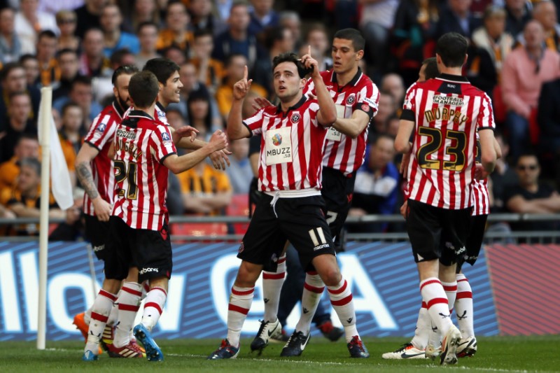 © Reuters. Sheffield United's Baxter celebrates with teammates after scoring against Hull City during their English FA Cup semi-final soccer match at Wembley Stadium in London