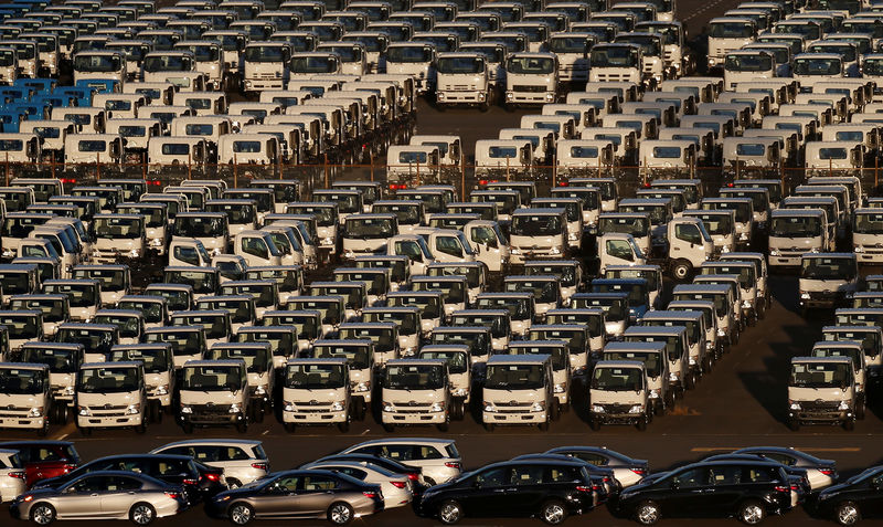 © Reuters. Newly manufactured cars and trucks await export at port in Yokohama