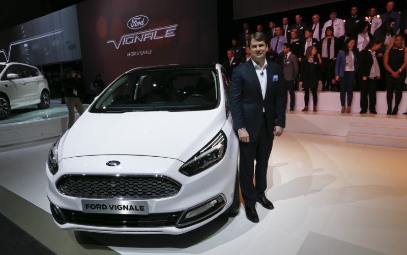 © Reuters. Farley, executive vice president and president of Ford EMEA poses next to the new Ford Vignale car at the 86th International Motor Show in Geneva