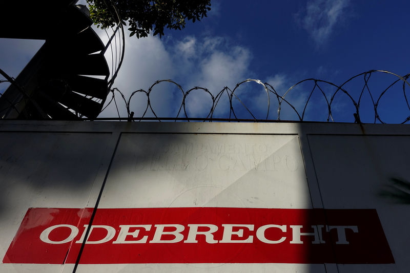 © Reuters. The corporate logo of Odebrecht is seen in a construction site in Caracas