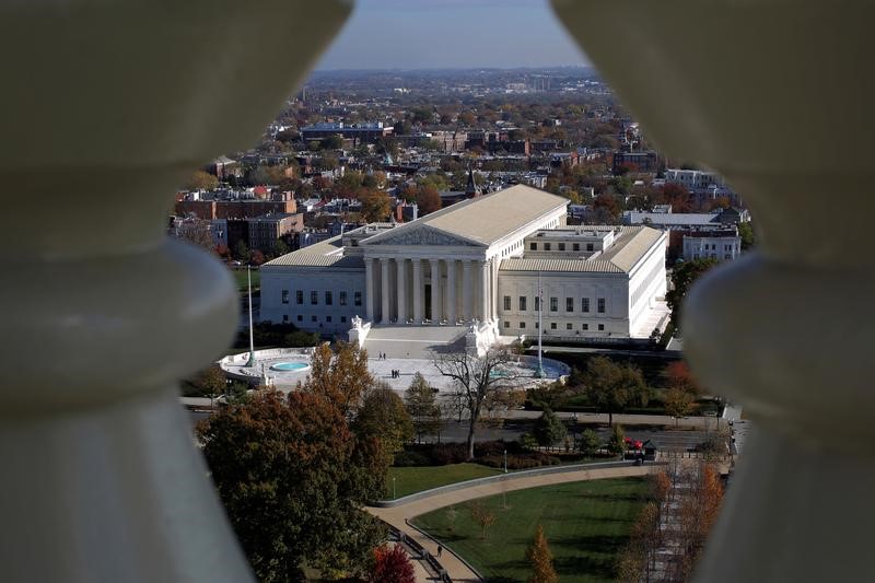 © Reuters. A general view of the U.S. Supreme Court building in Washington