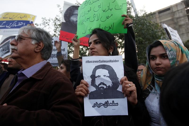 © Reuters. العثور على الناشط الباكستاني سلمان حيدر في العاصمة إسلام آباد