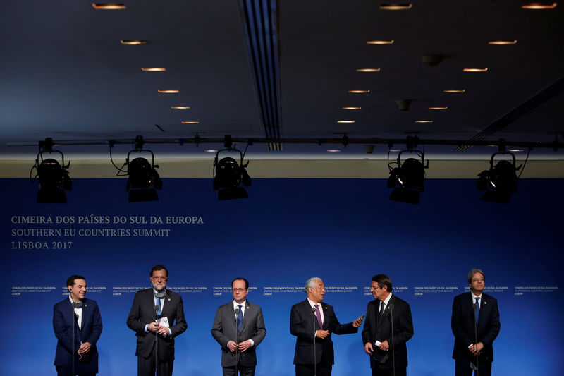 © Reuters. Greek Prime Minister Tsipras, Spain's Prime Minister Rajoy, French President Hollande, Portugal's Prime Minister Costa, Cypriot President Anastasiades and Italy's Prime Minister Gentiloni after the Southern EU Countries Summit in Lisbon