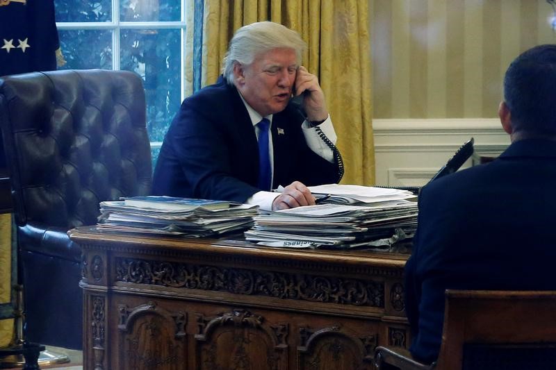 © Reuters. Trump speaks by phone with Merkel in the Oval Office at the White House in Washington