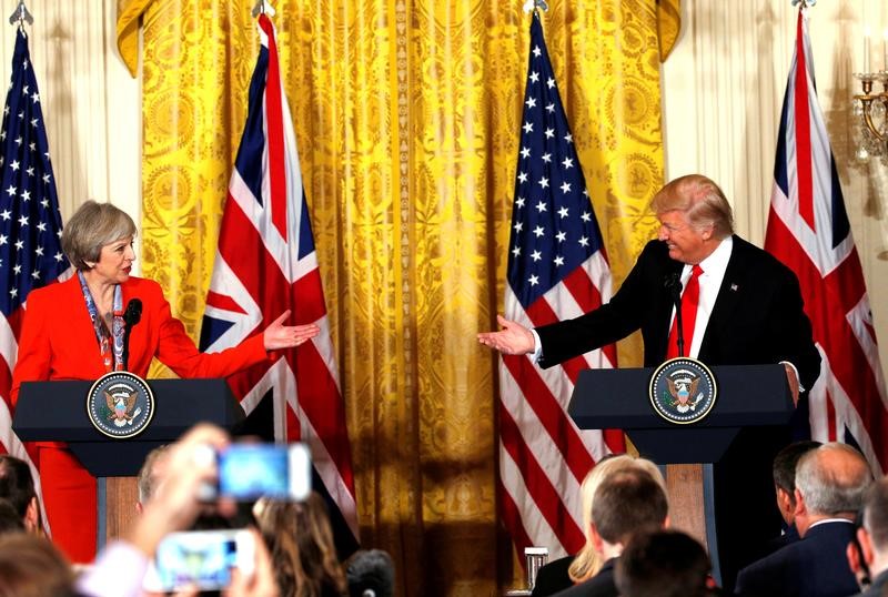 © Reuters. British Prime Minister Theresa May and U.S. President Donald Trump gesture towards each other during their joint news conference at the White House in Washington