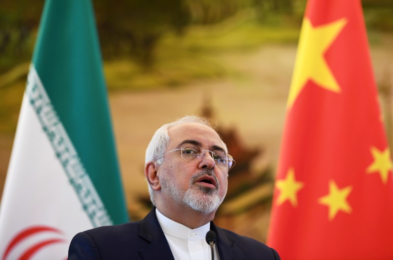 © Reuters. FILE PHOTO: Iranian Foreign Minister Mohammad Javad Zarif speaks during a news conference with his Chinese counterpart Wang Yi in Beijing
