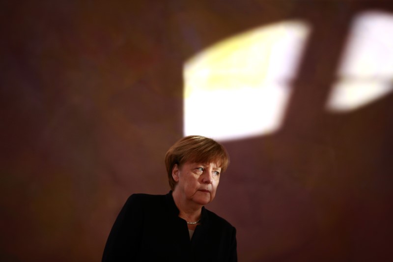 © Reuters. Merkel dice que la lucha antiterrorista no es excusa para las medidas en EEUU