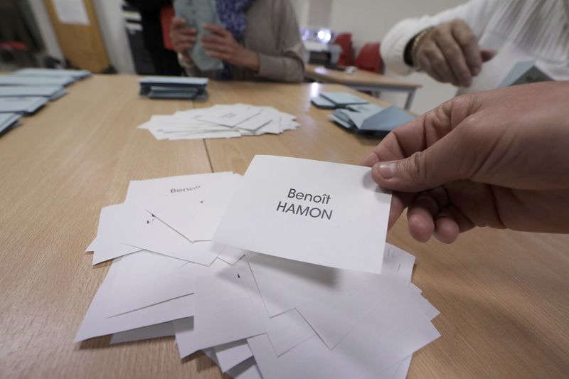 © Reuters. HAMON REMPORTE LA PRIMAIRE SOCIALISTE