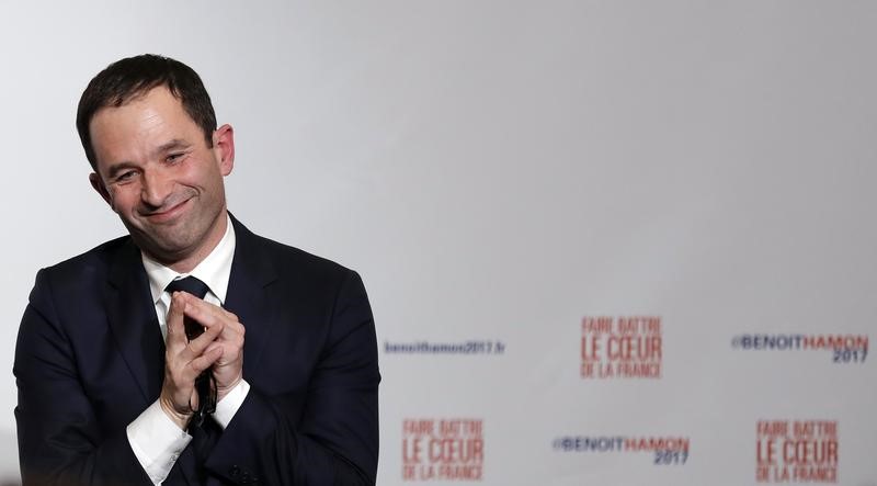 © Reuters. نتائج جزئية: فوز هامون بترشيح الاشتراكيين لخوض انتخابات الرئاسة الفرنسية