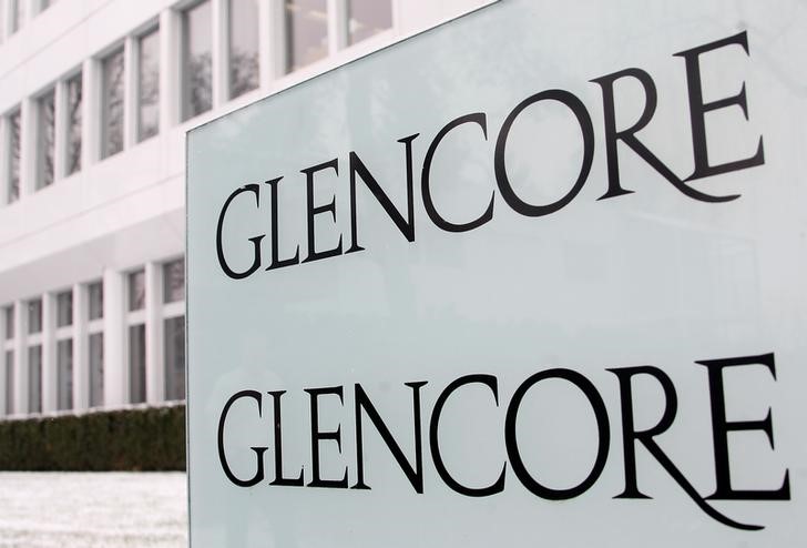 © Reuters. The logo of Glencore is seen in front of the company's headquarters in Baar