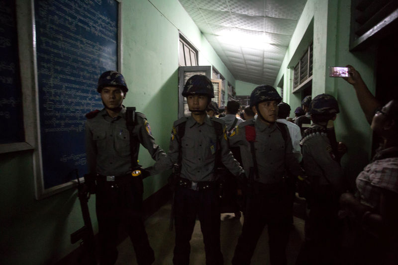 © Reuters. Myanmar Police stand guard at the forensic department of a hospital where the body of Ko Ni is kept, in Yangon