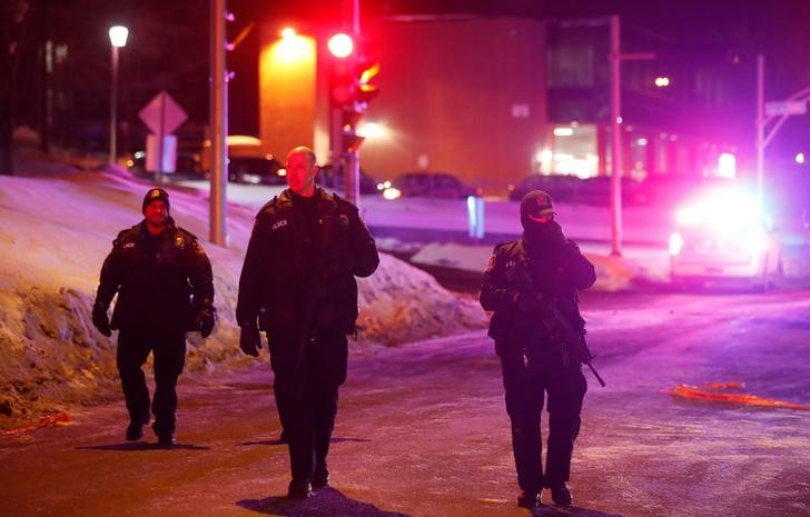 © Reuters. Seis muertos y 8 heridos en un tiroteo en una mezquita de Quebec