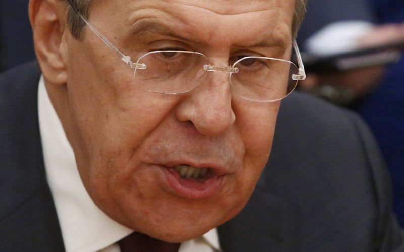 © Reuters. Russian Foreign Minister Lavrov speaks during meeting with Syrian opposition representatives in Moscow