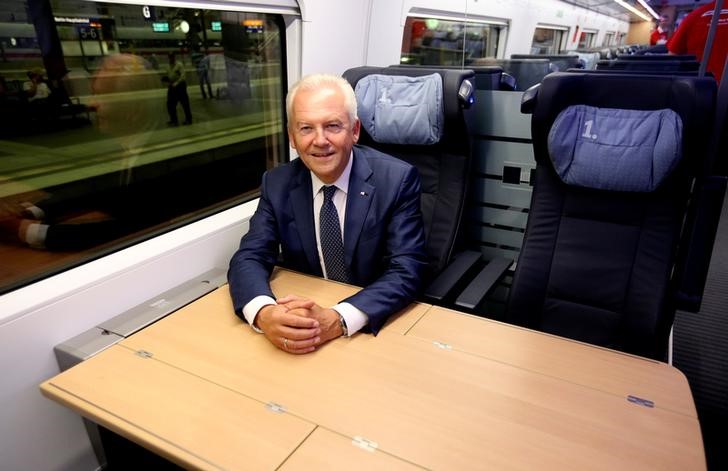 © Reuters. CEO of the German railway firm Deutsche Bahn Grube poses inside a new ICE 4 high speed train after the arrival at Hauptbahnhof main railway station in Berlin