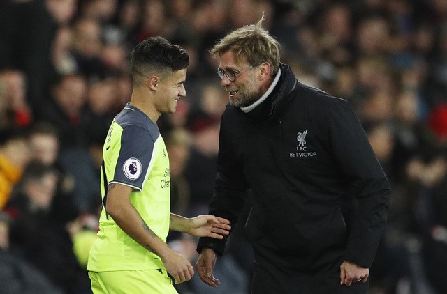 © Reuters. Philippe Coutinho e Juergen Klopp durante partida da Copa da Liga da Inglaterra