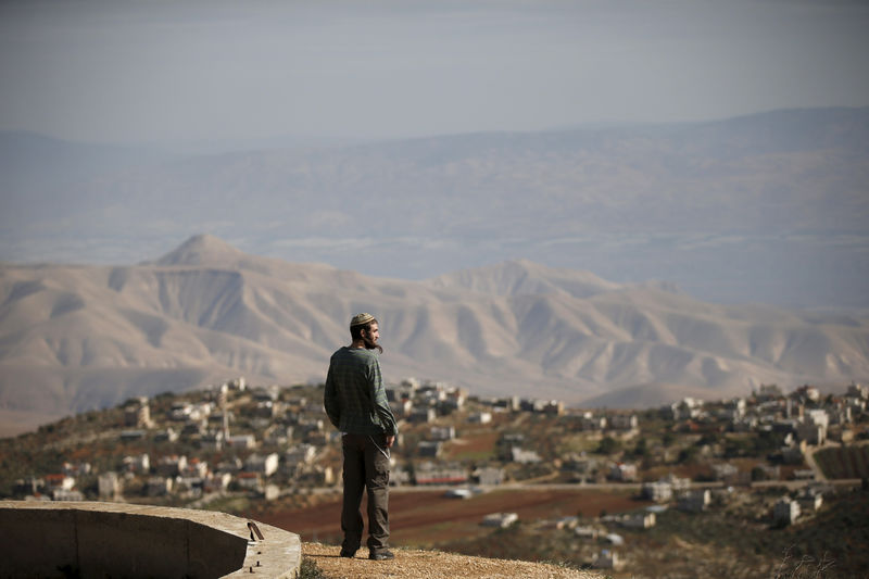 © Reuters. FILE PHOTO: Jewish settler Morris stands at an observation point overlooking the West Bank village of Duma, near Yishuv Hadaat, an unauthorised Jewish settler outpost