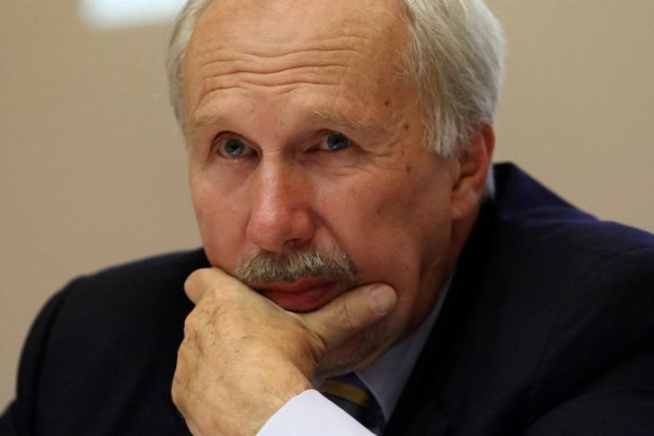 © Reuters. President of the Austrian National Bank and European Central Bank Governing Council member Ewald Nowotny attends a news conference in the building of the Central Bank of Cyprus in Nicosia