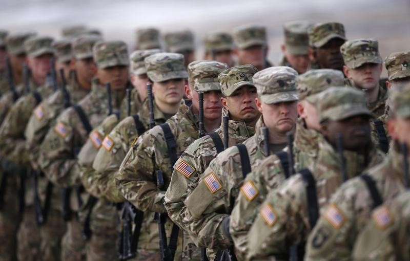 © Reuters. الجيش الأمريكي يسعى لتدعيم وعد ترامب بمواصلة مساندة حلف الأطلسي