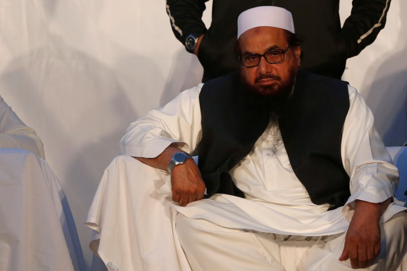 © Reuters. Hafiz Muhammad Saeed, chief of the Islamic charity organization Jamaat-ud-Dawa (JuD), sits during a rally against India and in support of Kashmir, in Karachi,